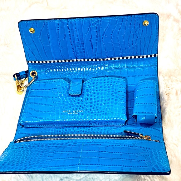 Henri Bendel Blue Organizer Wallet - Picture 3 of 3
